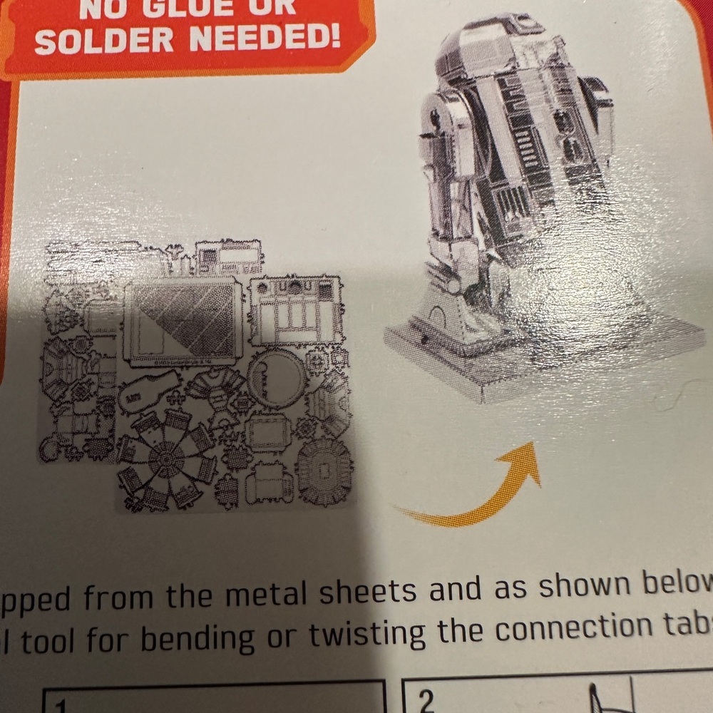 Star Wars R2-D2 Silver 3D Metal Model Kit - Picture 3 of 3